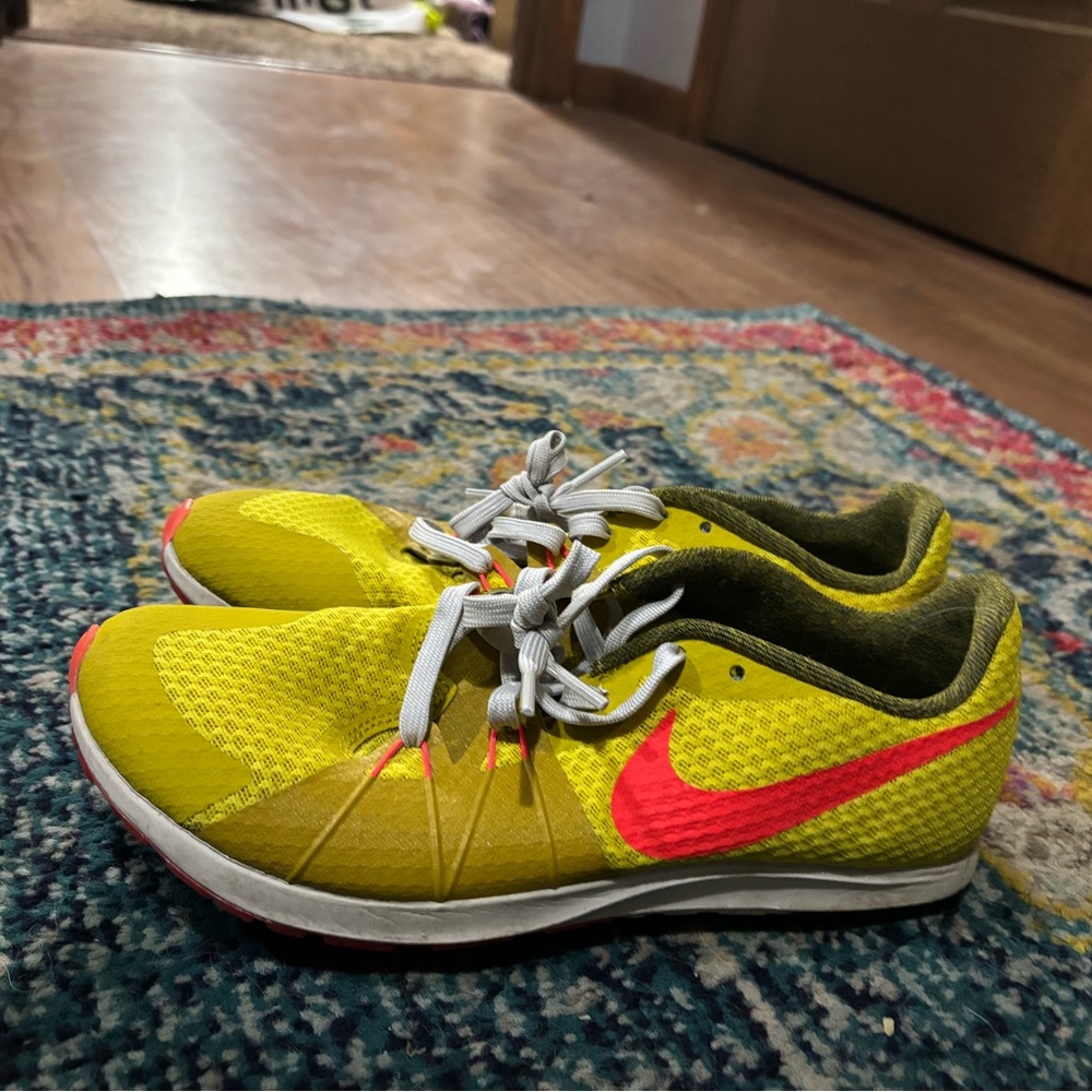 nike running spikes